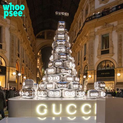 Natale, Milano accende l'albero di Gucci 